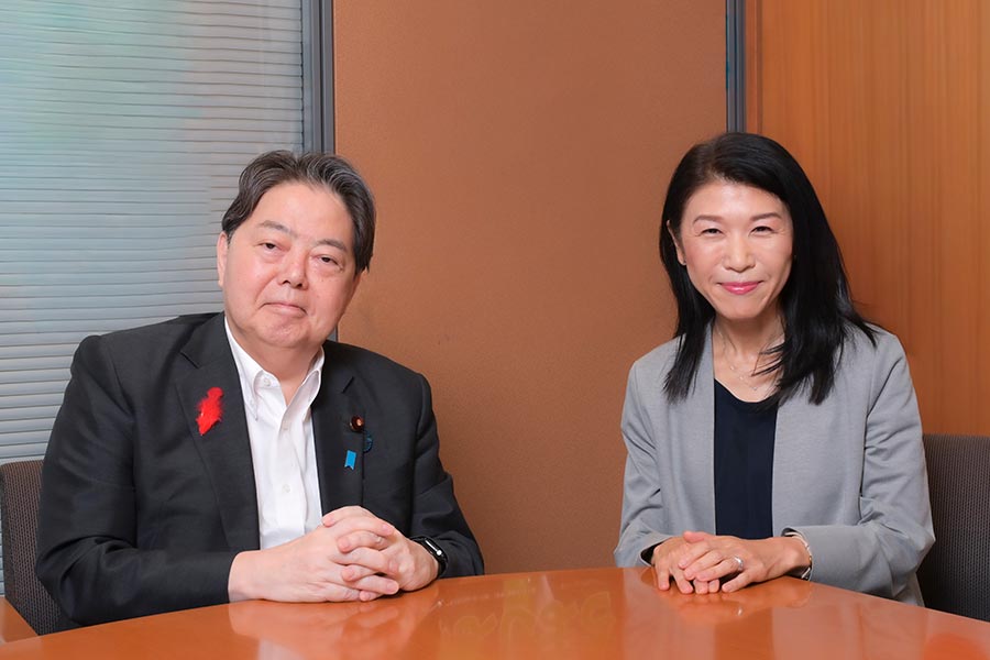 対談:廣瀬陽子主査と林芳正官房長官