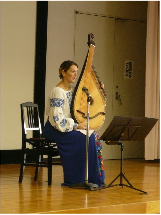 バンドゥーラの演奏